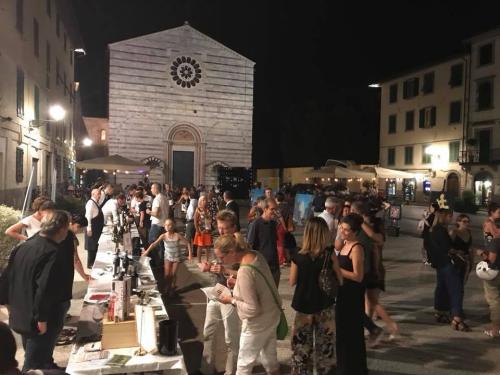Calici sotto le Stelle - Piazza San Francesco