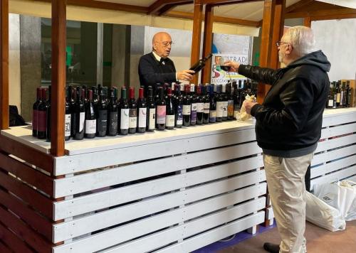 Servizio al banco della Strada del Vino - presso Desco